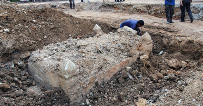 The ancient tomb of Quan stood at the top of Cho Lon when it was built in Saigon