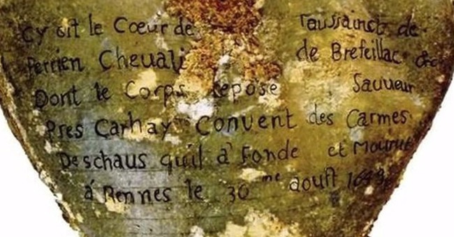 The aromatic oil of the aristocratic family of the 16th century French