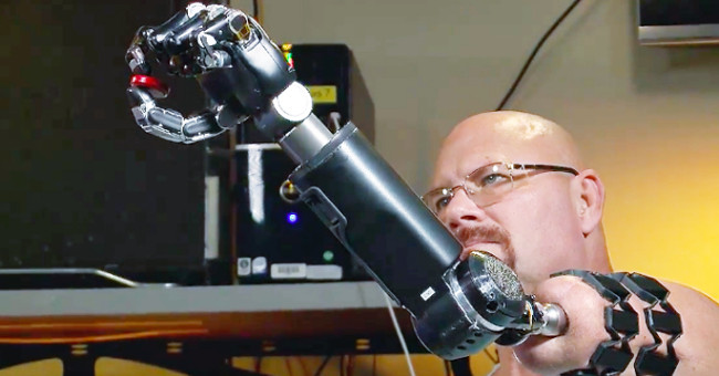 The artificial arm controls with the world's most advanced thinking