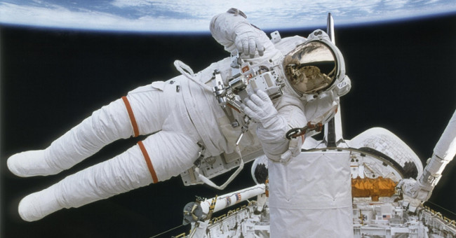 The astronaut's brain is distorted in a long-term mission
