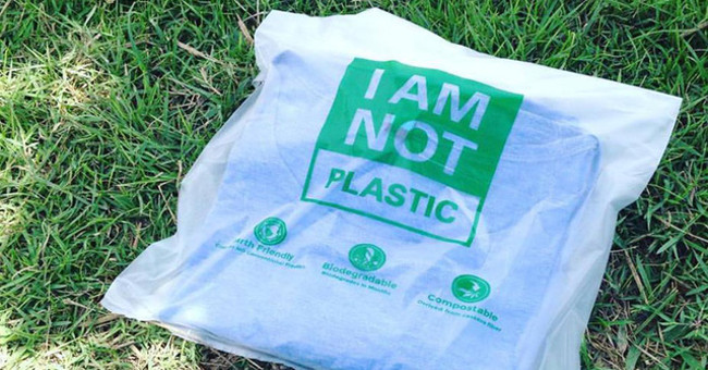 The bag is identical to a plastic bag, but can easily be dissolved with water to drink