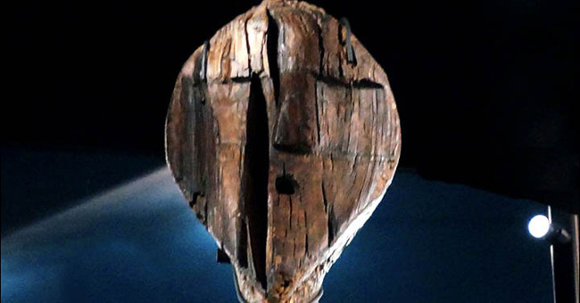 The beaver teeth cut the wooden doll 10,000 years