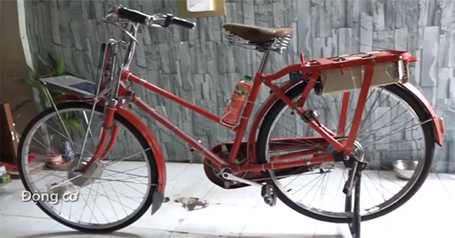 The bike swiped the magnetic card, turned on the lights of 9th grade students in Saigon