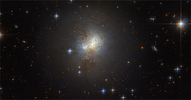 The black hole with 1 million sun is the heart of the galaxy 'booming'