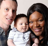 The black mother was surprised when she gave birth to a white boy