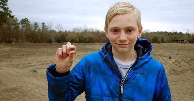 The boy picked up a diamond more than 7 carats when walking