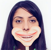 The brain detects real smile - fake laugh of others
