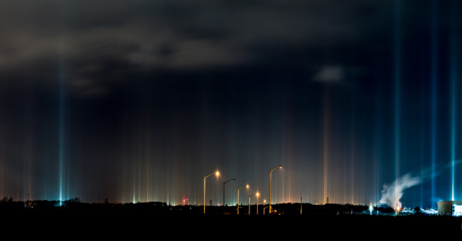 The bright columns pierced through the sky like a UFO appeared