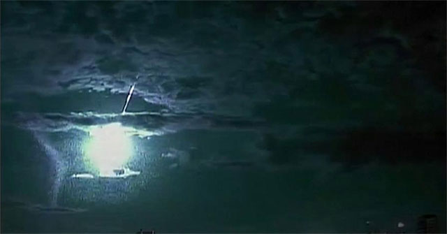 The burnt meteorite lit up the sky of Brazil