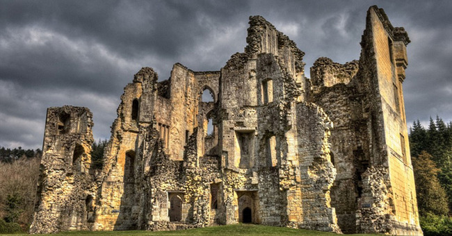 The castles are deserted with beauty