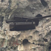 The coffins hang mysteriously in Sichuan