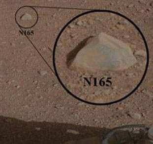 The Curiosity shoots the Martian rock