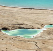 The Dead Sea is being swallowed up by death knots?