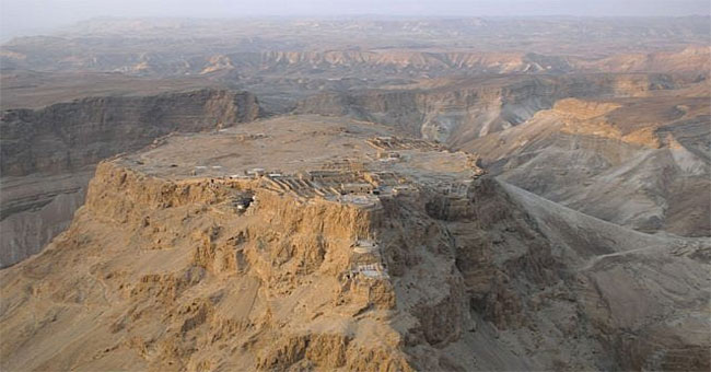 The death penalty of nearly 1,000 Jews before 5,000 Roman soldiers in 70