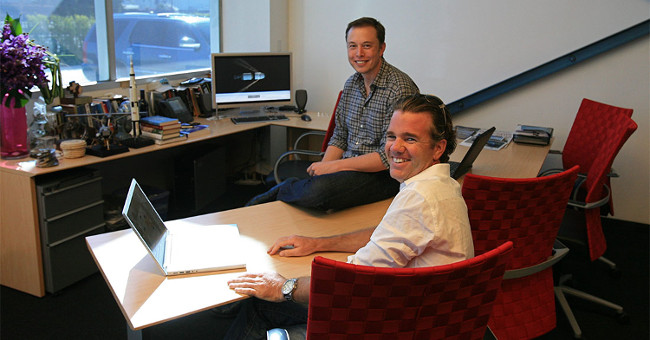 The desk is simple and unbelievable to the geniuses in the world