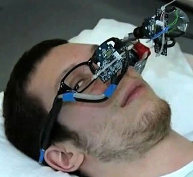 The device controls the computer by eye