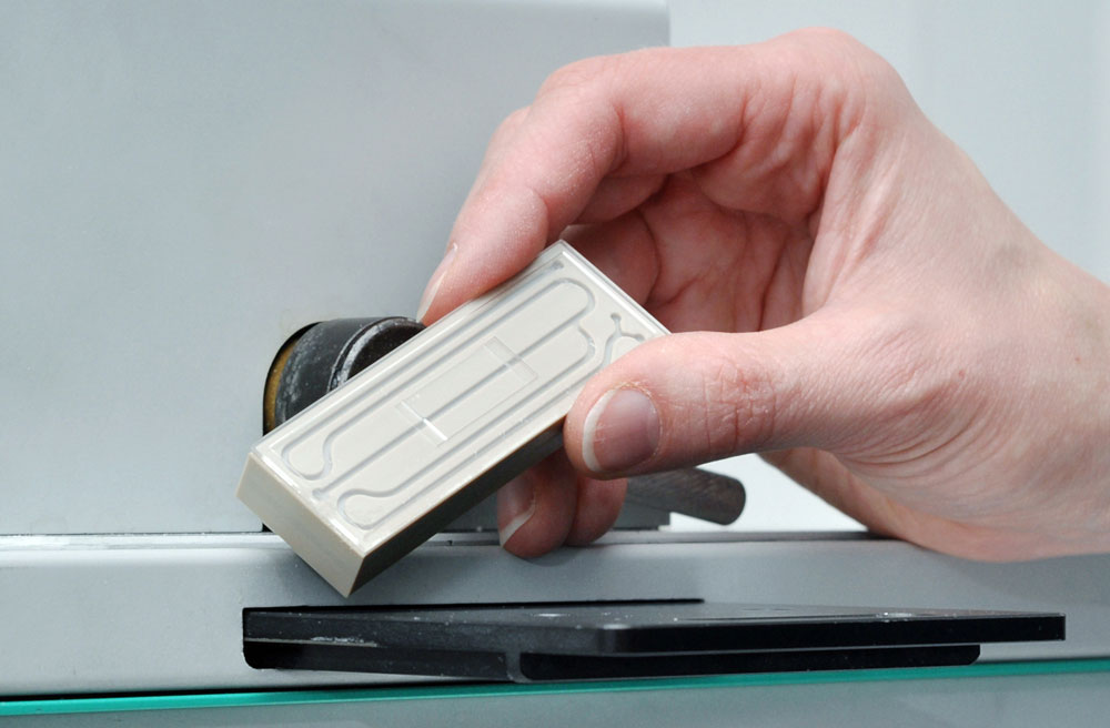 The device detects blood poisoning
