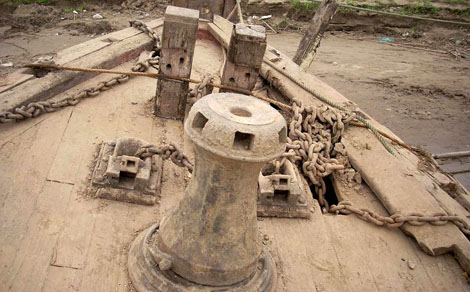 The 'farmer mutants' hunt treasure on the bottom of the Red River
