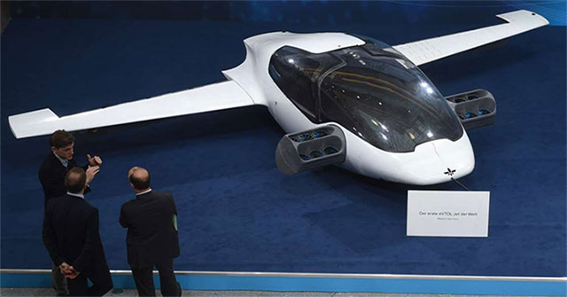 The first aircraft taxi model in the world to reach a speed of 100km / h