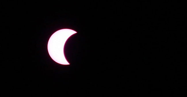 The first images of eclipse phenomenon in Ho Chi Minh City