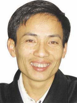 The first person to successfully breed tiger shrimp in the North