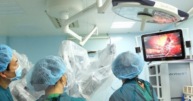 The first time to use the liver cancer surgery robot in Vietnam