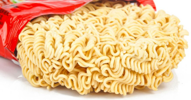 The frightening effect of eating raw shrimp noodles