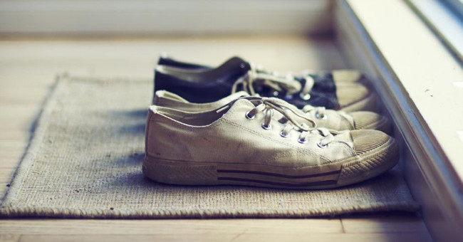 The fungi and bacteria that follow shoes enter the house