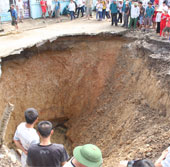 The giant death hole appeared in Thanh Hoa