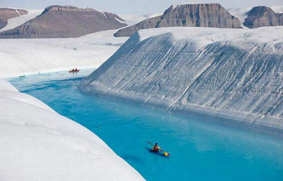 The giant ice sheet separated from Greenland
