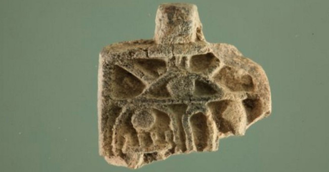 The girl found the pharaoh's 3,200-year-old amulet