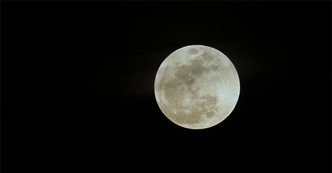 The gravity of the Moon changes the rainfall on Earth