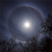 The halo of the moon appears in England