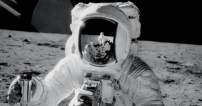 The heroes were silent in the Apollo 13 disaster