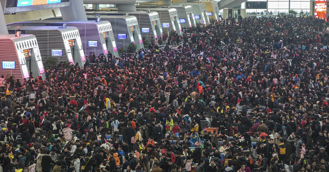 The huge immigration came home to celebrate New Year in China