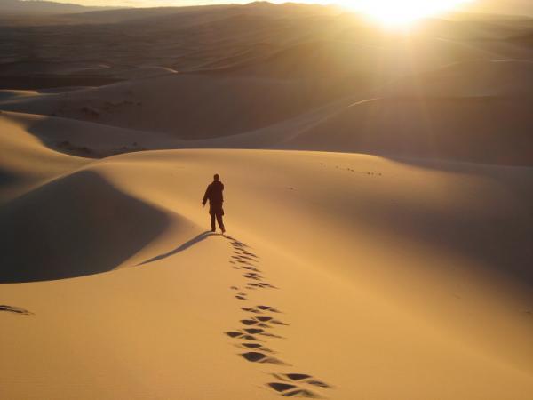 The human goes into a circle when there is no directional object