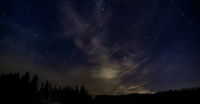 The hydrogen wall makes the sky dark at night