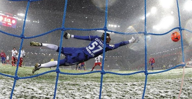 The influence of cold weather on the goalkeeper