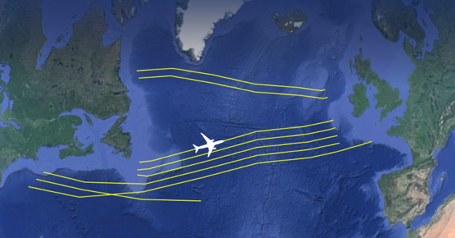 The invisible highway network for aircraft in the Atlantic Ocean