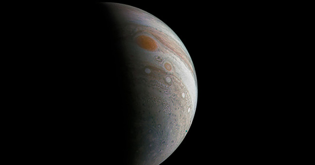 The Juno probe successfully approached super typhoon on Jupiter