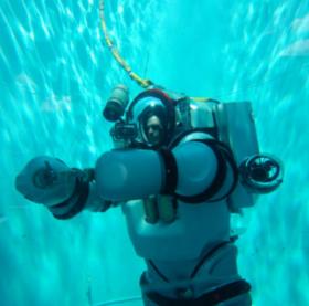 The kit supports deep diving