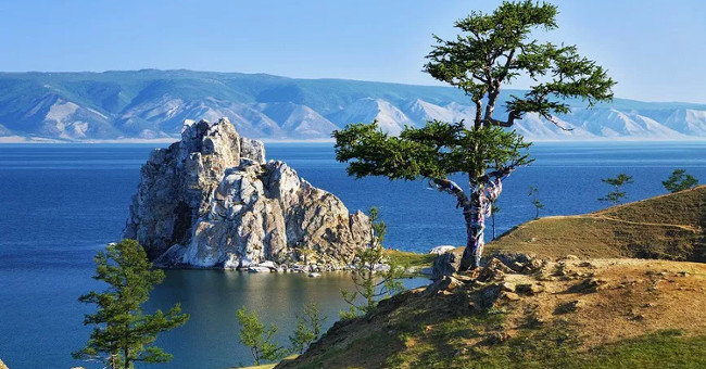 The largest freshwater lake in Baikal in the world is seriously damaged