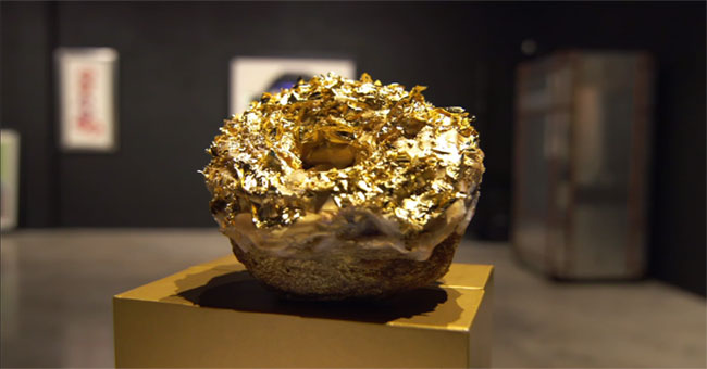 The life of the super rich: eat golden cake, delivery by Rolls-Royce