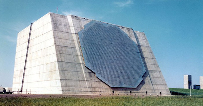 The lonely radar protects the United States from sudden missile attacks