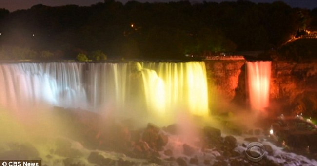 The majestic Niagara waterfall admire changes color