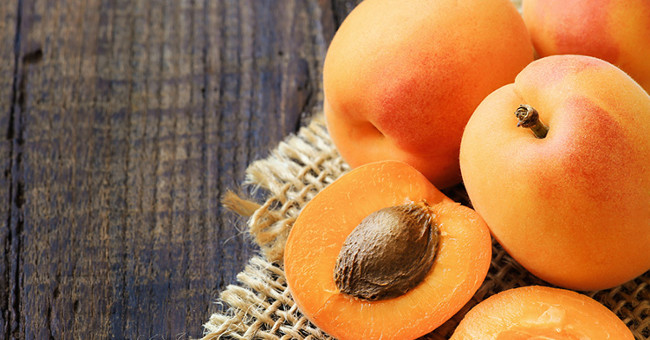 The man poisoned cyanide by self-curing cancer with apricot seeds