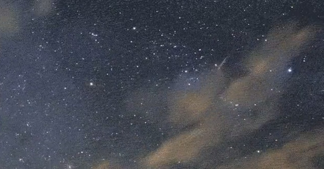 The meteor glows and dissolves in the sky of Japan