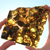 The meteorite is extremely 'terrifying', more sparkling than pure gold