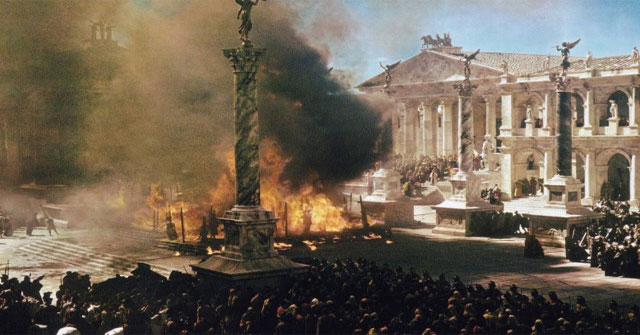 The mighty empire smashed the capital of the enemy through a 6-pound gun