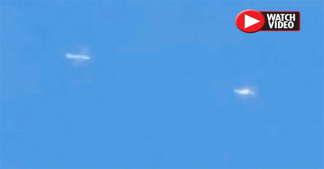 The moment the plane chases UFO disappears mysteriously